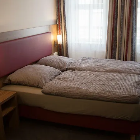 La Flamme Garni Bed & Breakfast 3*